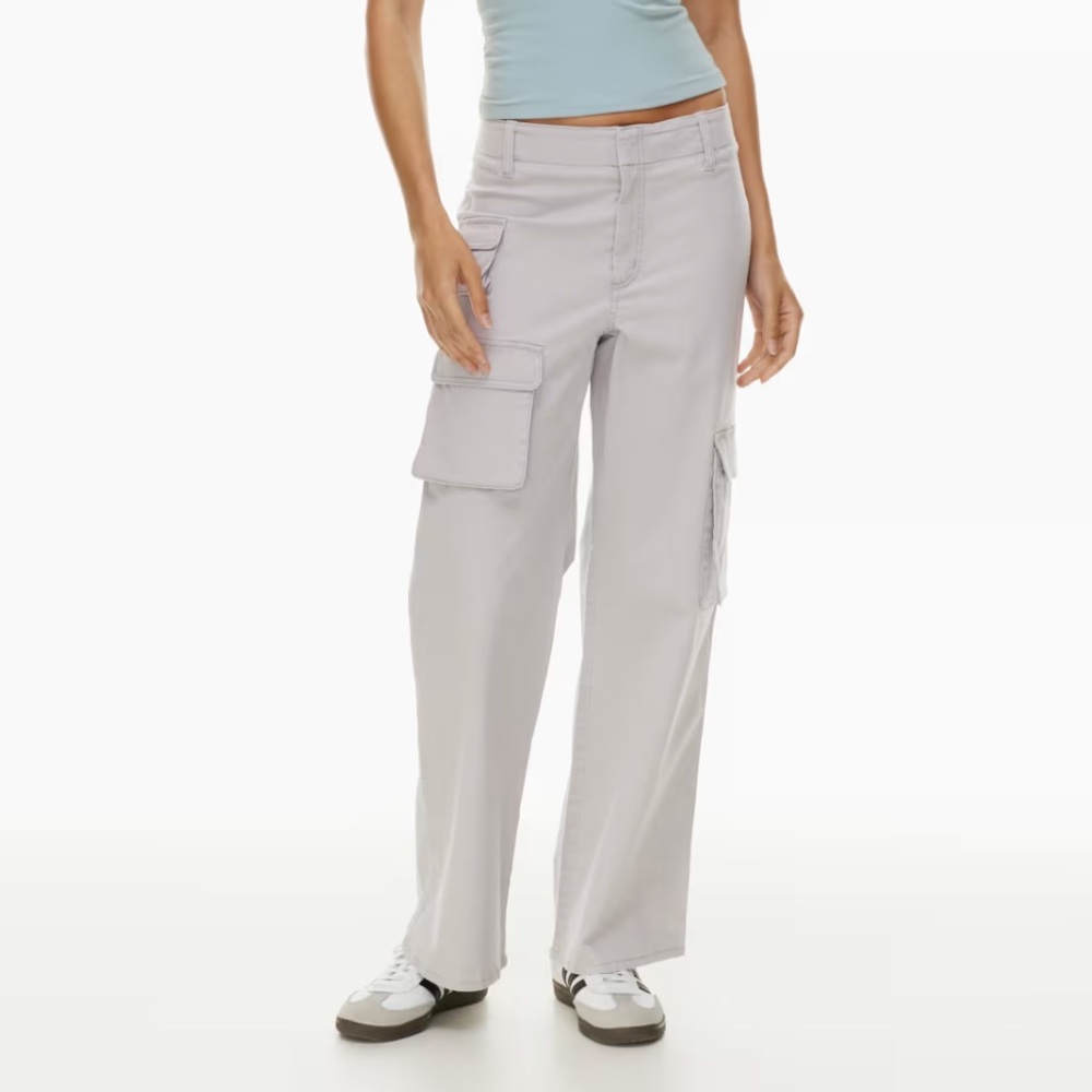 Aritzia TNA ‘Picture Cargo Pant’ in Ashen. Size 00